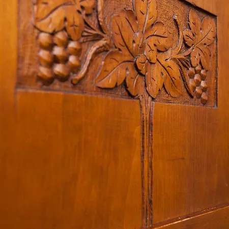 Art Nouveau Meets Mid-century Modern. Daire *