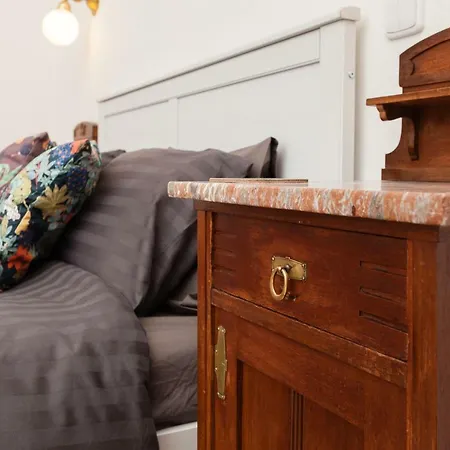 Daire Art Nouveau Meets Mid-century Modern. *