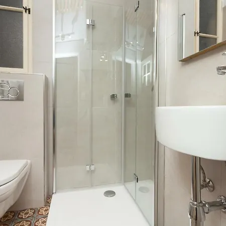 Art Nouveau Meets Mid-century Modern. *