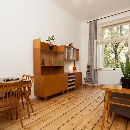 Art Nouveau Meets Mid-century Modern. Daire